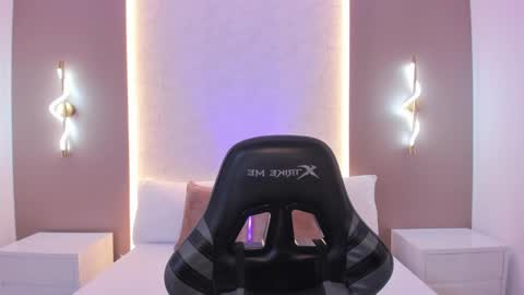 emily_tolson online show from January 8, 5:19 pm