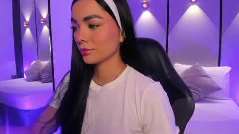 emily_tolson online show from July 1, 7:22 pm