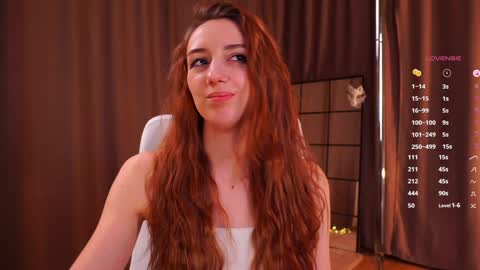 Snapshot of emily_w0w_ chatting on January 25, 6:35 pm Lia online show from January 25, 6:35 pm