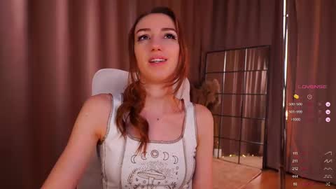 Snapshot of emily_w0w_ chatting on February 19, 6:00 am Lia online show from February 19, 6:00 am