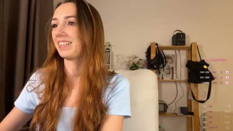 Snapshot of emily_w0w_ chatting on September 19, 4:44 pm Lia online show from September 19, 4:44 pm