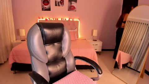 emily_warren__ online show from May 29, 8:40 pm