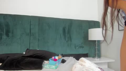 Emilyyy online show from September 13, 11:40 pm