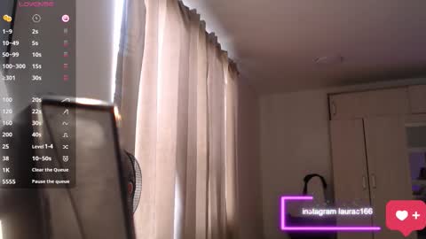 Snapshot of emilybennett chatting on October 20, 7:19 pm Emily online show from October 20, 7:19 pm