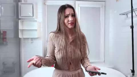 Emily online show from November 15, 6:53 pm