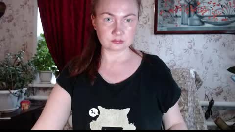 EmilyDoth online show from May 5, 7:14 am