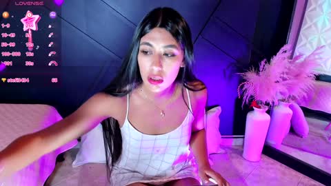 Snapshot of emilyh_ chatting on January 29, 4:30 pm Emily online show from January 29, 4:30 pm