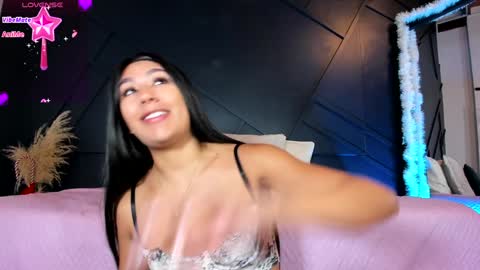 Snapshot of emilyh_ chatting on January 20, 10:40 am Emily online show from January 20, 10:40 am