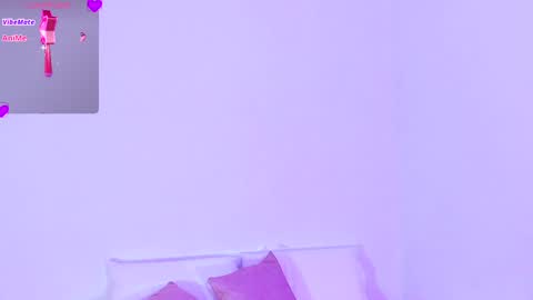 Snapshot of emilyh_ chatting on February 6, 1:32 pm Emily online show from February 6, 1:32 pm
