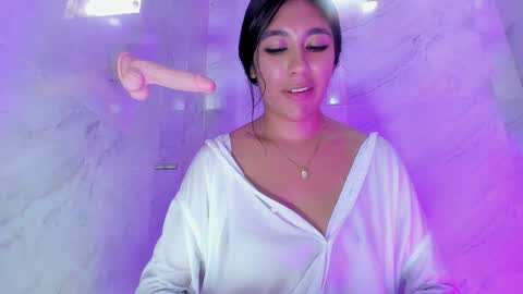Snapshot of emilyh_ chatting on January 25, 5:08 pm Emily online show from January 25, 5:08 pm