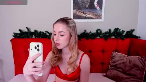emilymagnificent online show from December 19, 1:45 am