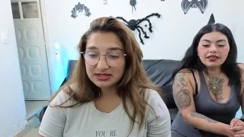 Snapshot of emilyriskhot chatting on October 18, 10:36 pm emily  friends online show from October 18, 10:36 pm