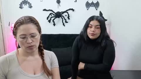 Snapshot of emilyriskhot chatting on October 24, 9:48 pm emily  friends online show from October 24, 9:48 pm