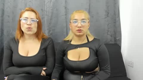 Snapshot of emilyriskhot chatting on February 10, 10:40 pm emily  friends online show from February 10, 10:40 pm