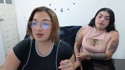Snapshot of emilyriskhot chatting on September 24, 7:53 pm emily  friends online show from September 24, 7:53 pm