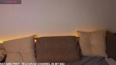 Snapshot of emilytrays chatting on December 11, 3:24 am Emily wish-list online show from December 11, 3:24 am