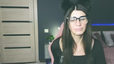 Emily online show from February 9, 11:04 am