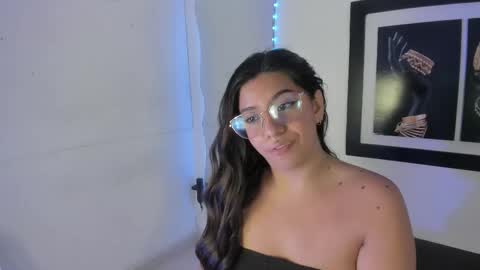 emilyy_cooperr online show from September 17, 1:03 pm