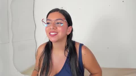 emilyy_cooperr online show from December 22, 12:12 pm