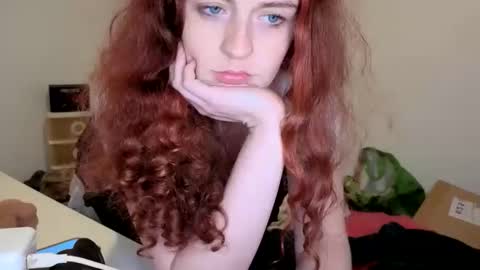 emliyjamesmjb online show from December 3, 11:05 pm