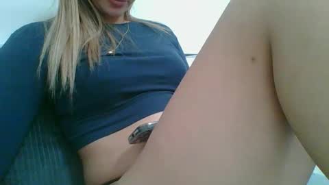 emma_991 online show from January 15, 9:40 am