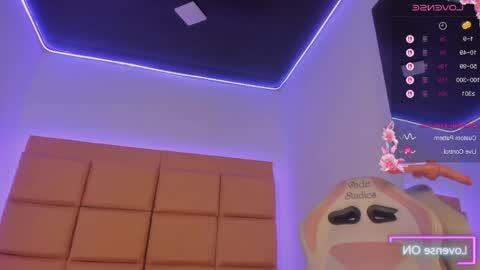 emma__js_ online show from May 15, 11:45 pm