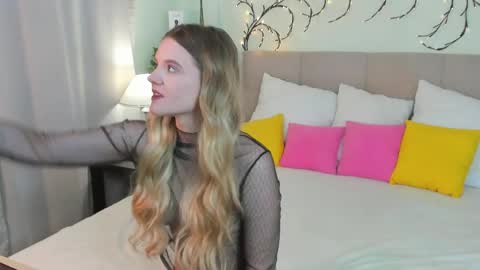 emma__peach online show from May 12, 9:07 am