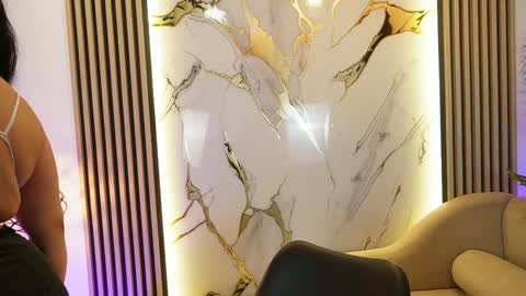 emma__walkerr_ online show from March 6, 8:08 pm