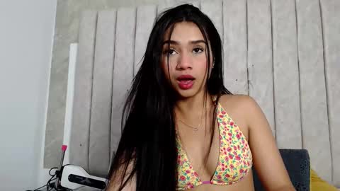 emma_and_aysha online show from February 9, 3:56 pm