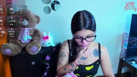 emma_boo_ online show from May 17, 2:59 pm