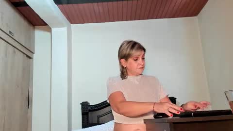 Snapshot of emma_brown777 chatting on October 18, 4:22 pm ALBA  online show from October 18, 4:22 pm