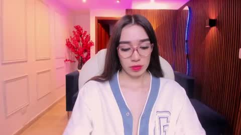 emma_caarter online show from July 28, 3:15 am