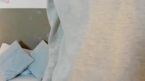 E M M A online show from October 8, 2:19 am