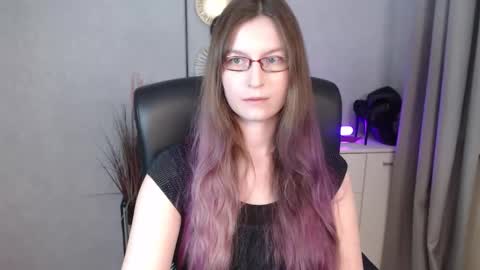 emma online show from September 25, 7:04 am