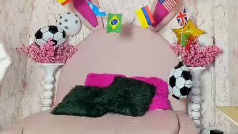 Emma online show from July 5, 11:50 am