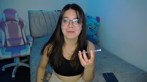 Snapshot of emma_naa chatting on February 26, 1:46 am Emma online show from February 26, 1:46 am