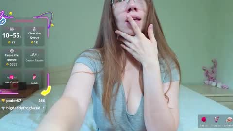 Snapshot of emma_stardust_ chatting on September 27, 5:27 am Emma-milky-tits online show from September 27, 5:27 am