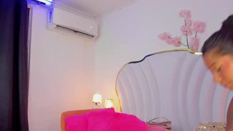 Welcome Im yosein  Your love is my passion activate it with your tips and enjoy with me online show from February 14, 1:45 am