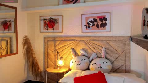           online show from April 8, 7:50 pm