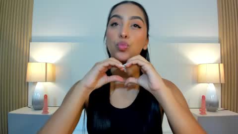 emmaespencer  online show from April 15, 11:35 am