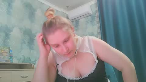 emmamelody online show from October 14, 6:55 pm