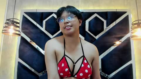 Emma 3 online show from February 3, 7:00 pm