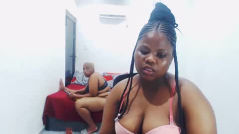 Emmy Lilly and Sam online show from December 5, 7:22 pm