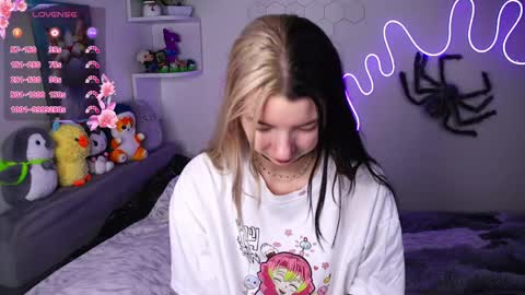 emmie_everly online show from April 12, 7:18 pm