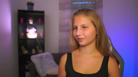 Emmie online show from October 25, 1:33 pm