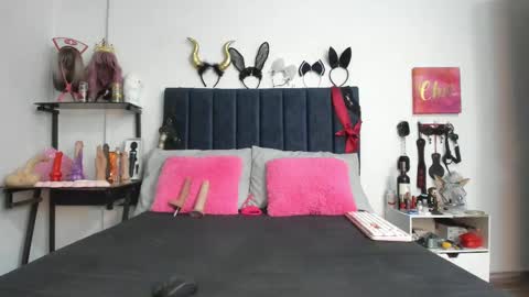          online show from October 6, 12:23 pm