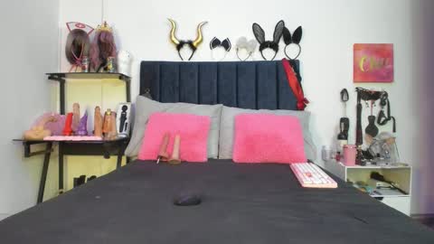          online show from February 3, 12:31 pm