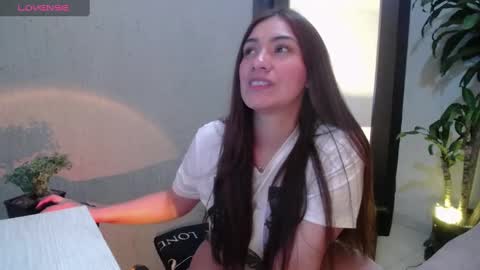 Snapshot of emmilysmith1 chatting on January 18, 10:49 pm Emmily online show from January 18, 10:49 pm