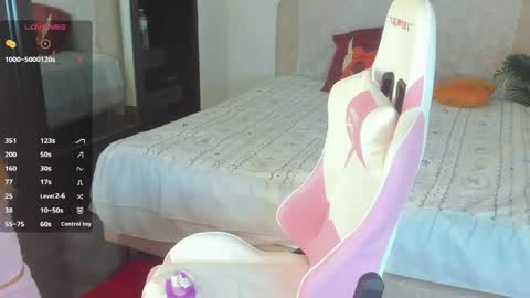 Emmylie online show from April 22, 5:09 pm