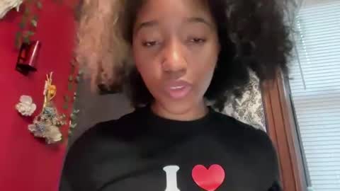 Alyx  online show from July 18, 11:40 pm